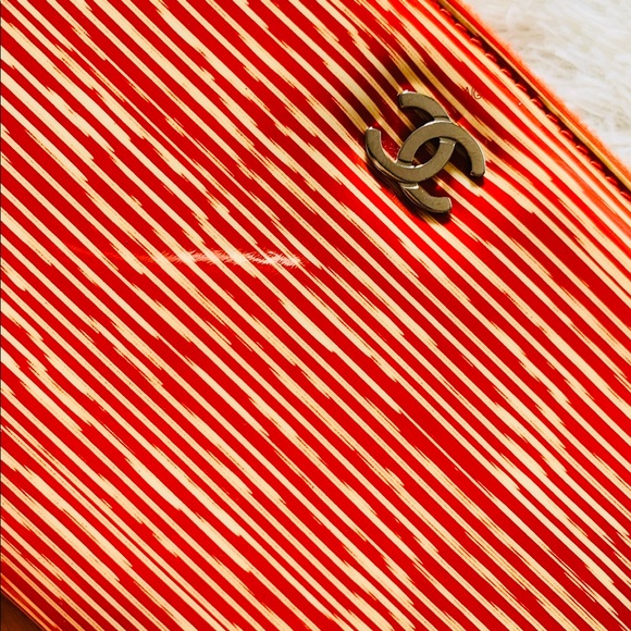 CHANEL Patent Stripped Wallet - Picture 2 of 8